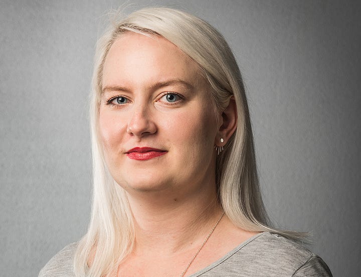 Agnes Arpi. Ivar Arpis lillasyster.