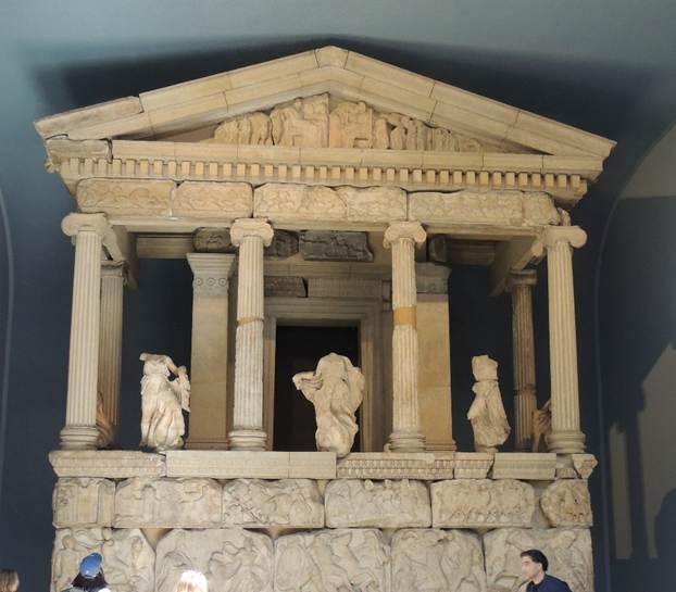 A group of people standing around a stone structure

AI-generated content may be incorrect.