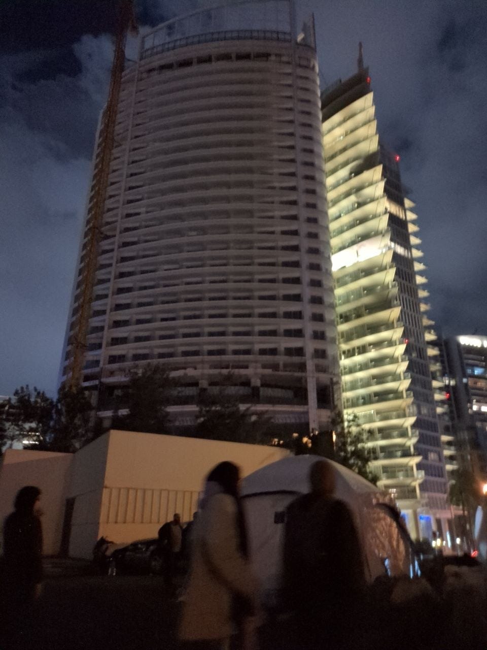 Zelte vor Luxuswohnungen in Downtown Beirut