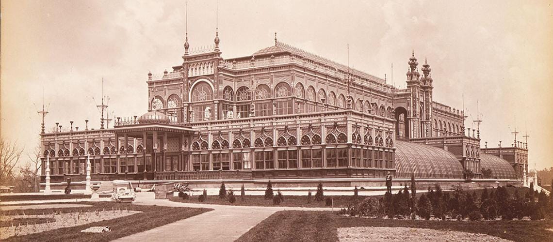 A large building with many windows

AI-generated content may be incorrect.