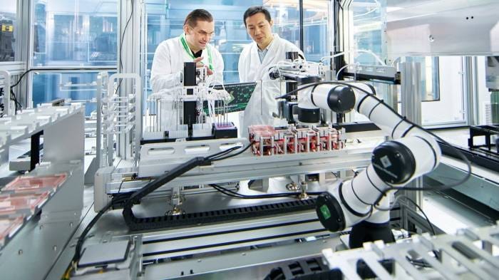 Insilico Medicine founder and chief executive Alex Zhavoronkov and Feng Ren, co-chief and chief science officer, at the company’s AI-powered robotics lab in Suzhou, China Insilico Medicine founder and chief executive Alex Zhavoronkov and Feng Ren, co-chief and chief science officer, at the company’s AI-powered robotics lab in Suzhou, China
