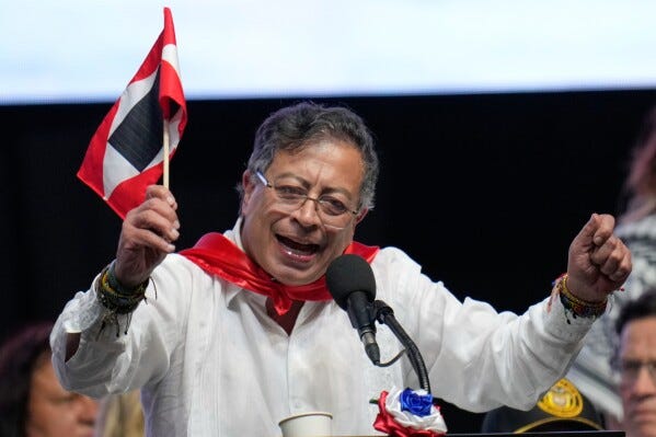 El presidente colombiano Gustavo Petro se dirige a sus simpatizantes durante un mitin el viernes 3 de octubre de 2025, en Ibagué, Colombia. (AP Foto/Fernando Vergara) El presidente colombiano Gustavo Petro se dirige a sus simpatizantes durante un mitin el viernes 3 de octubre de 2025, en Ibagué, Colombia. (AP Foto/Fernando Vergara)