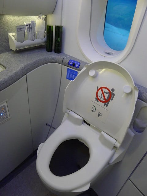 Business Class toilet on ANA Boeing 787-8 Dreamliner JA-82… | Flickr