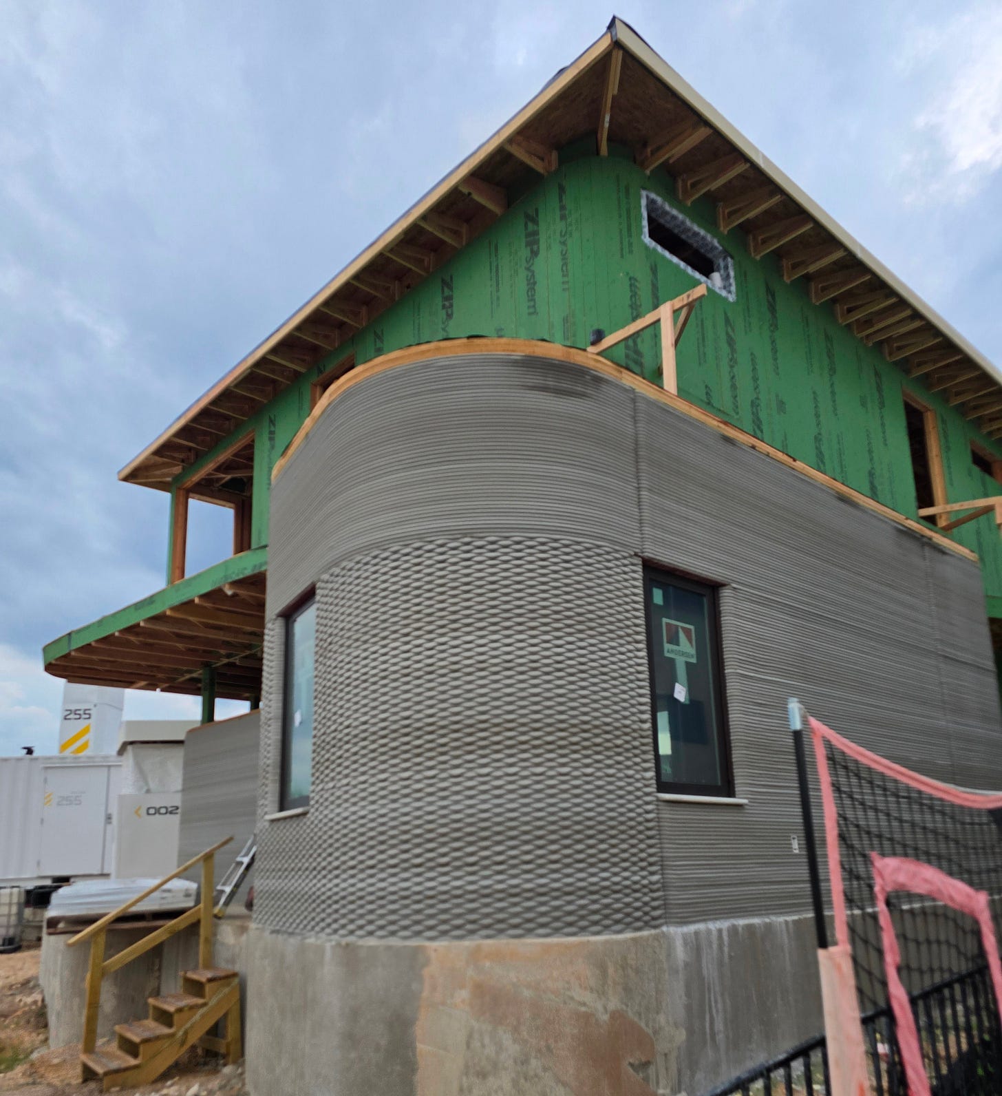 3D-printed ground floor and wood-frame constructed second floor. Photo credit: Claus Wilke