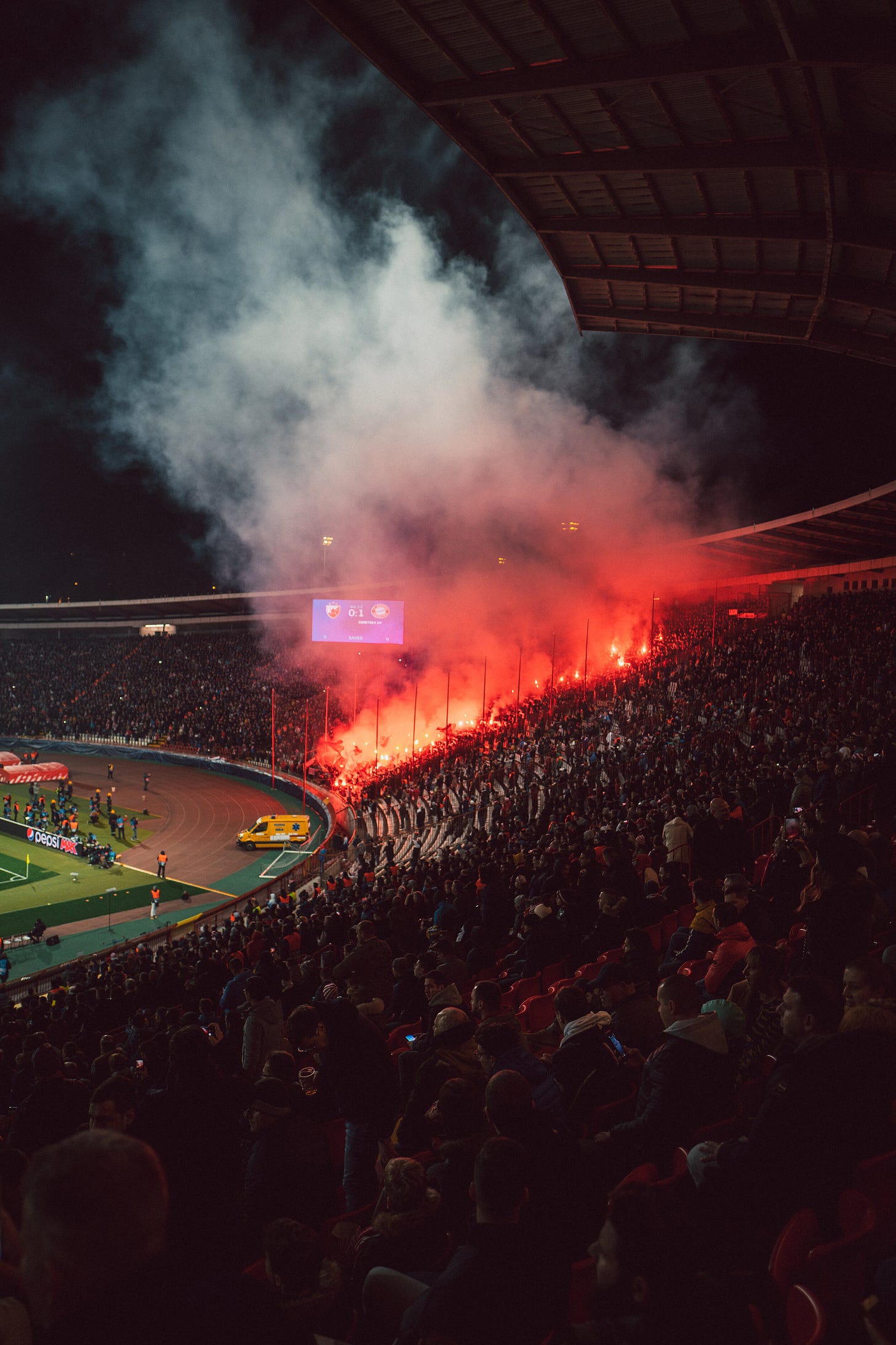 Røde Stjernes Stadion Rajko Mitic under en Champions League-kamp mod Bayern München i 2019. Foto: Marvin Ronsdorf (via Unsplash).