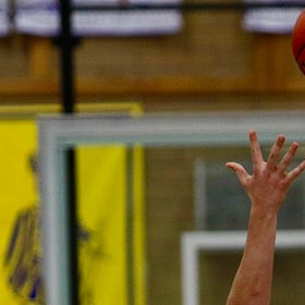 High School Basketball: Kelso drops 3A GSHL opener at Prairie