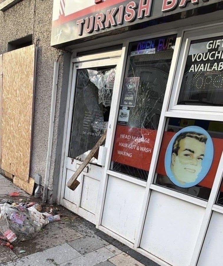 May be an image of text that says 'TURKISH DU LOUCA GIF VOUCH AVAILAB JUNDEYS 3751676199 HEAD HAIR MASAGE HEADMASGE HAIR-OUT&WASH GE GUT WAXING & WASH'