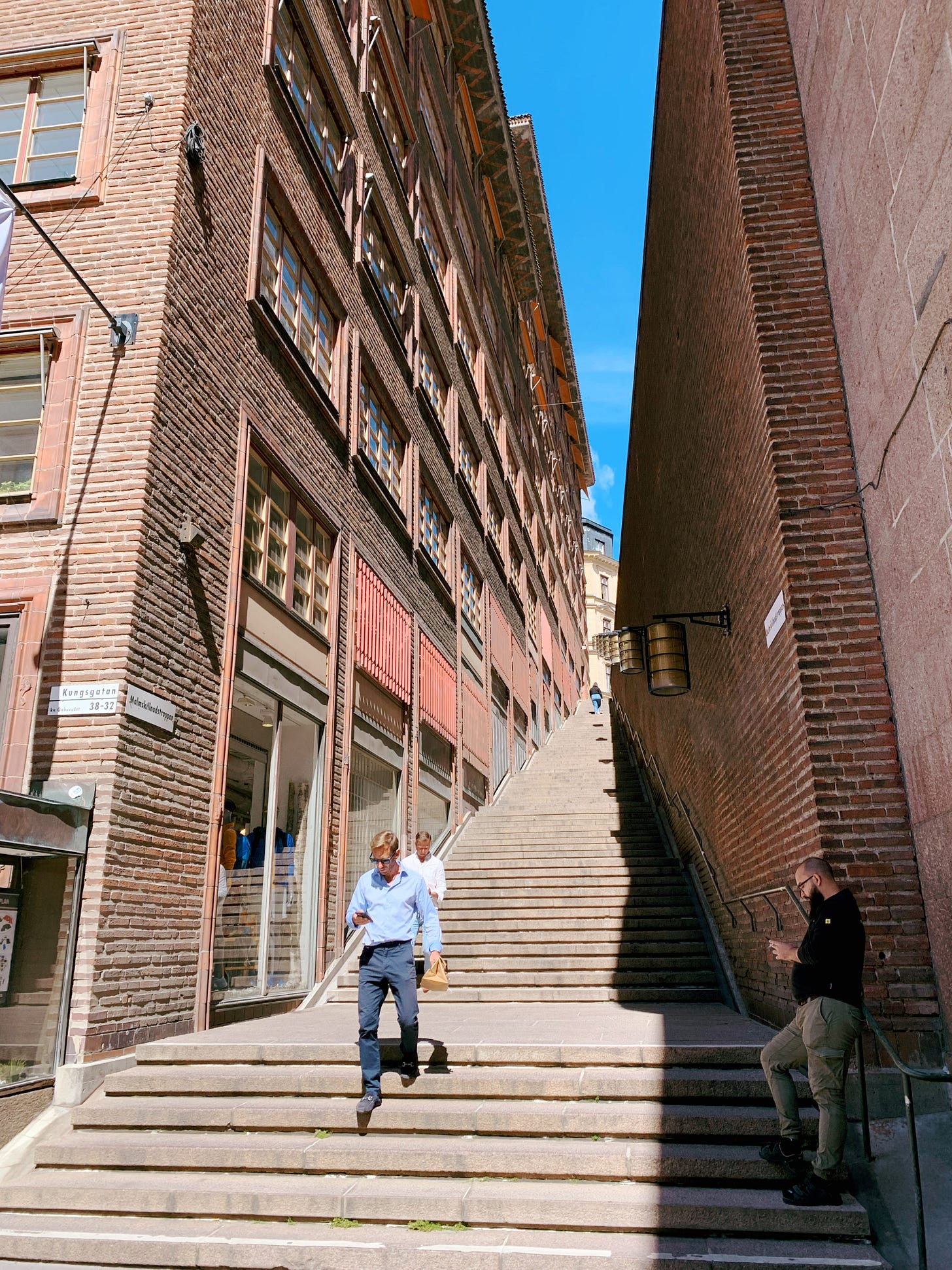 Long stairway between two buildings