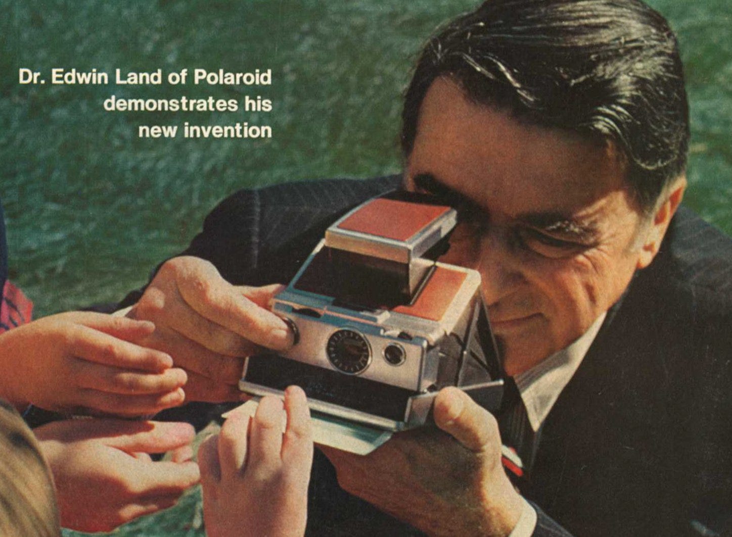 Ken Shirriff on X: "The revolutionary Polaroid SX-70 camera (1972) was the  world's first instant SLR camera. Its iconic square photos came into view  over a few minutes. I'm helping the https://t.co/aPIyZD8ZPx