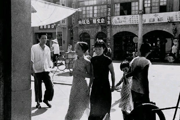〈臺北 太平町(延平北路)〉,約 1942 年|來源:鄧南光/國立臺灣美術館(典藏圖像) 〈臺北 太平町(延平北路)〉,約 1942 年|來源:鄧南光/國立臺灣美術館(典藏圖像)