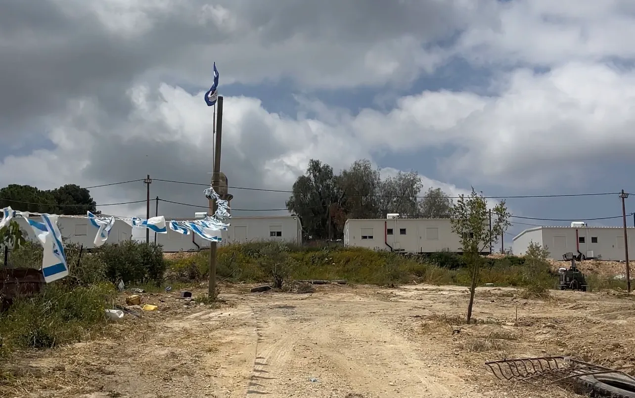 Palestinians lose more land