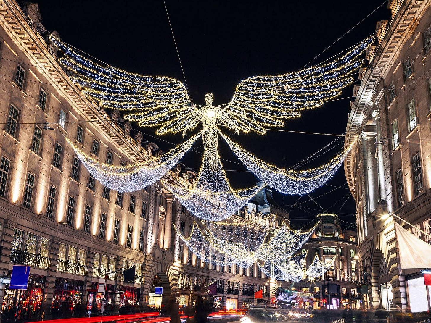 https://media.cntraveller.com/photos/611bee40ae2ff768cb253100/4:3/w_2664,h_1998,c_limit/regent-street-gettyimages-1073680996.jpg