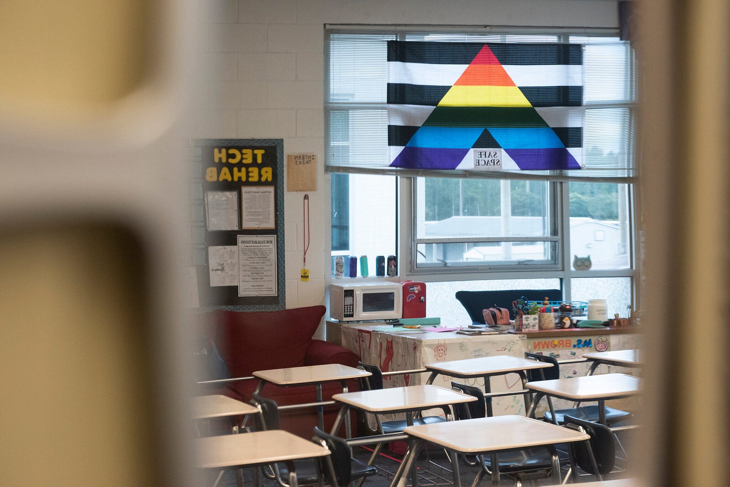 In DeSantis's Florida, Teachers Navigate Curriculum Restrictions - The New  York Times