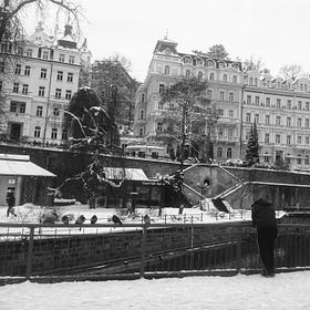 Tűnődés: Okosság - Pondering: Smart (plus, Karlovy Vary B&W photo gallery)