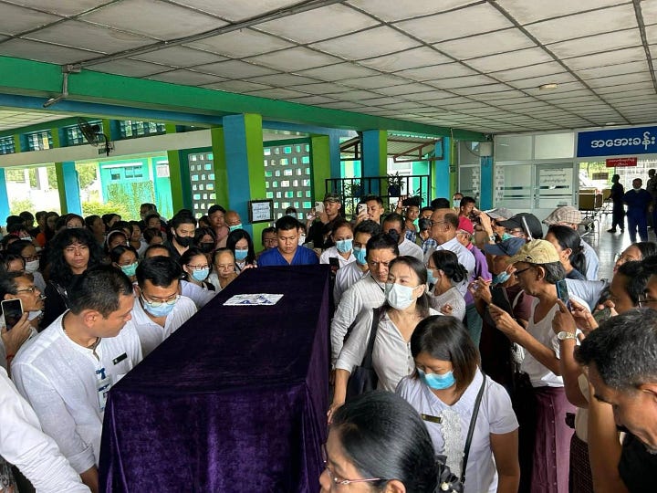 ဓါတ်ပုံတွေကတော့ ဒီနေ့ ရေဝေးသုသာန်မှာ ကျင်းပတဲ့ နိုင်ငံရေးအကျဉ်းသား မဝတ်ရည်အောင်ရဲ့ ဈာပနအခမ်းအနားမြင်ကွင်းတချို့ပဲ ဖြစ်ပါတယ်။  ဓါတ်ပုံများ- ကိုမြအေး၊ ကိုဖိုးညီနဲ့ နာရေးကူညီမှုအသင်း(ရန်ကုန်)