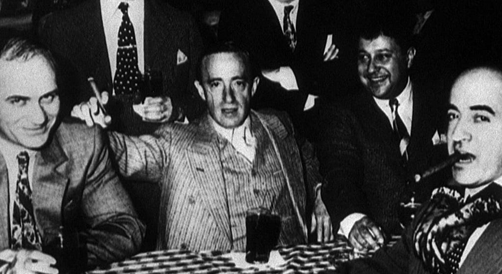 Riflessione | Zelig di Woody Allen: un mockumentary ante litteram che  blasta il conformismo - Il Cineocchio