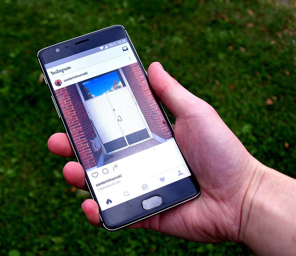 Instagram app on smartphone with grass background|來源:Santeri Viinamäki / Wikimedia Commons(CC BY-SA 4.0) Instagram app on smartphone with grass background|來源:Santeri Viinamäki / Wikimedia Commons(CC BY-SA 4.0)