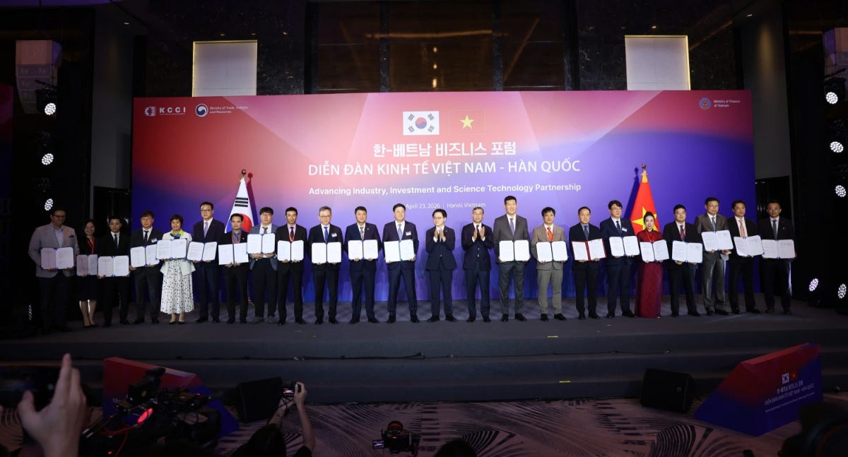 Các MOU được ký kết giữa bộ ngành, địa phương và doanh nghiệp hai nước. Ảnh: Việt Dũng.