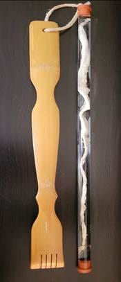 A long yellow object next to a silver sword

AI-generated content may be incorrect.