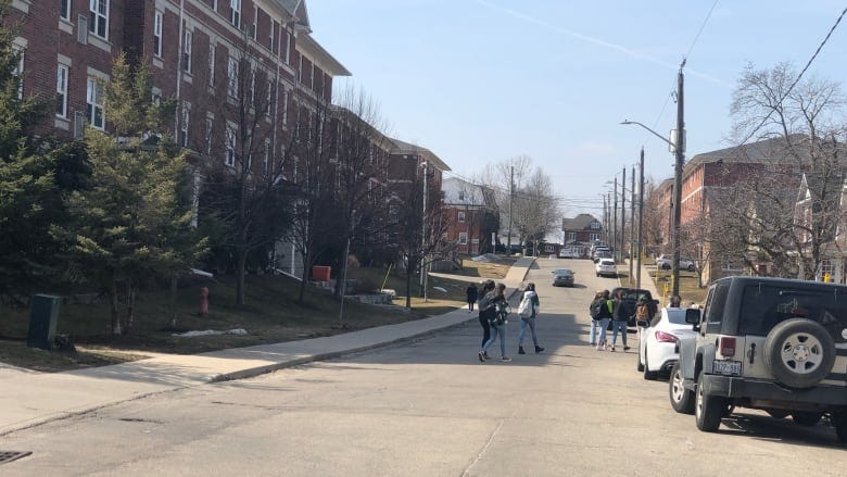 A quiet St. Patrick&#39;s Day 2021 on Ezra Avenue in Waterloo | CBC News
