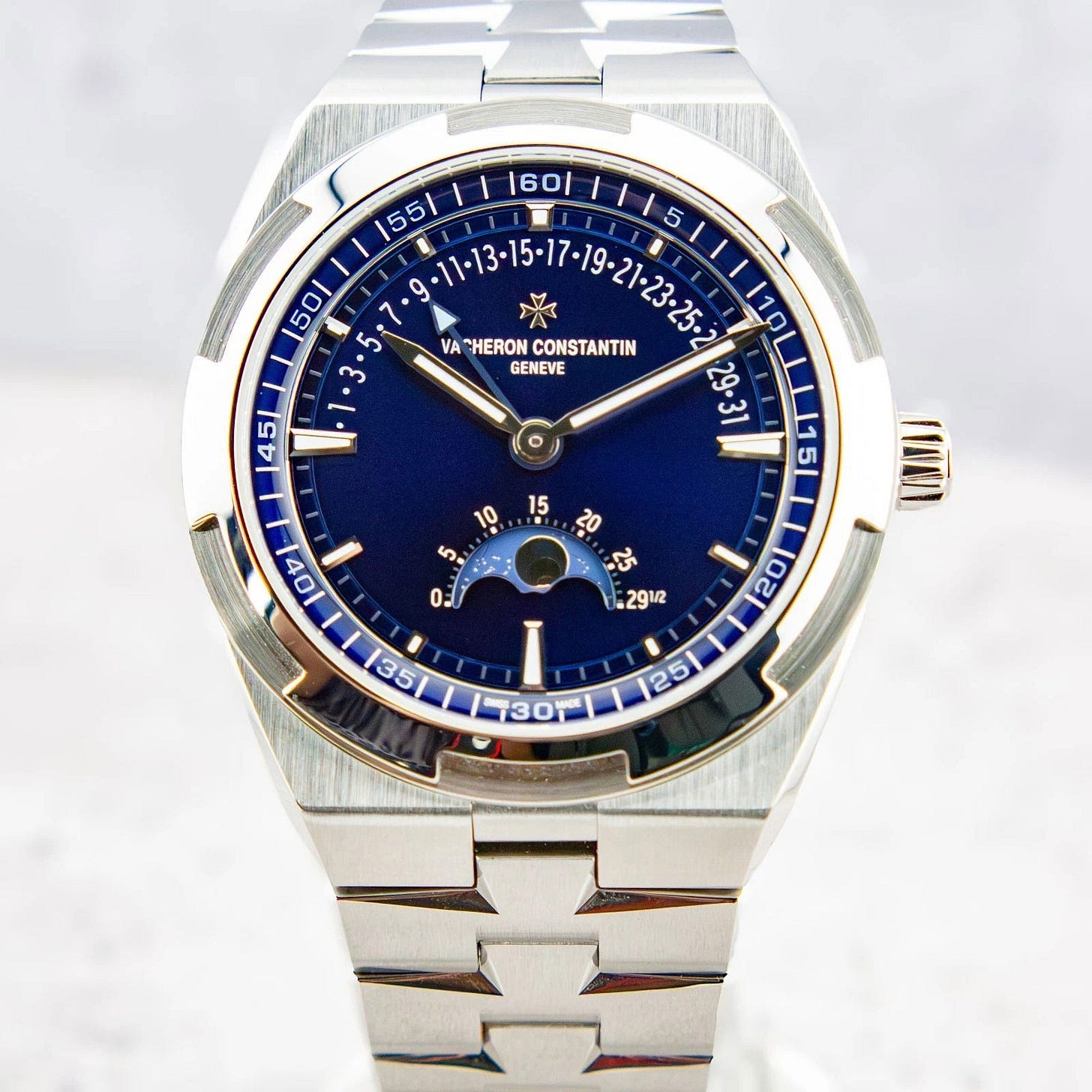 2024 Vacheron Constantin Overseas Moon Phase Retrograde Date 41 Steel / Blue / Bracelet 4000V/210A-B911 Listing Image 1 2024 Vacheron Constantin Overseas Moon Phase Retrograde Date 41 Steel / Blue / Bracelet 4000V/210A-B911 Listing Image 1