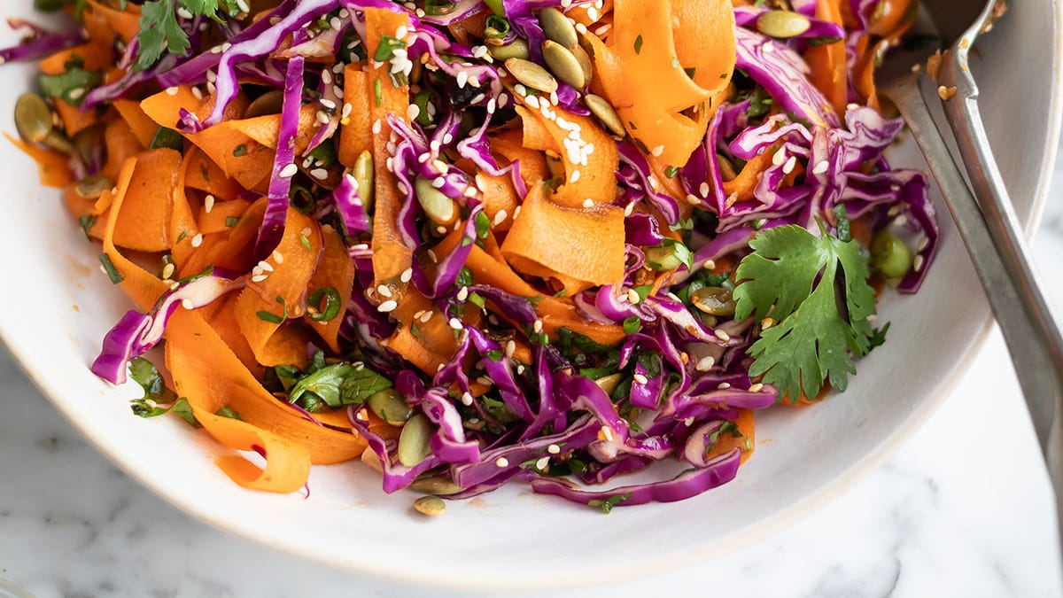 dressing for red cabbage and carrot salad Easy Asian slaw with red cabbage and carrot