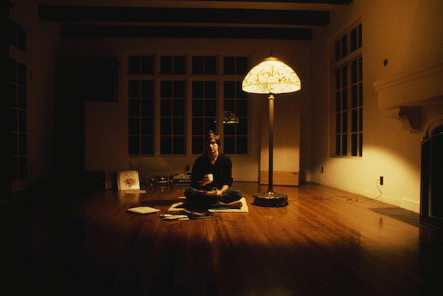 Steve Jobs without any furniture in his hall Steve Jobs without any furniture in his hall