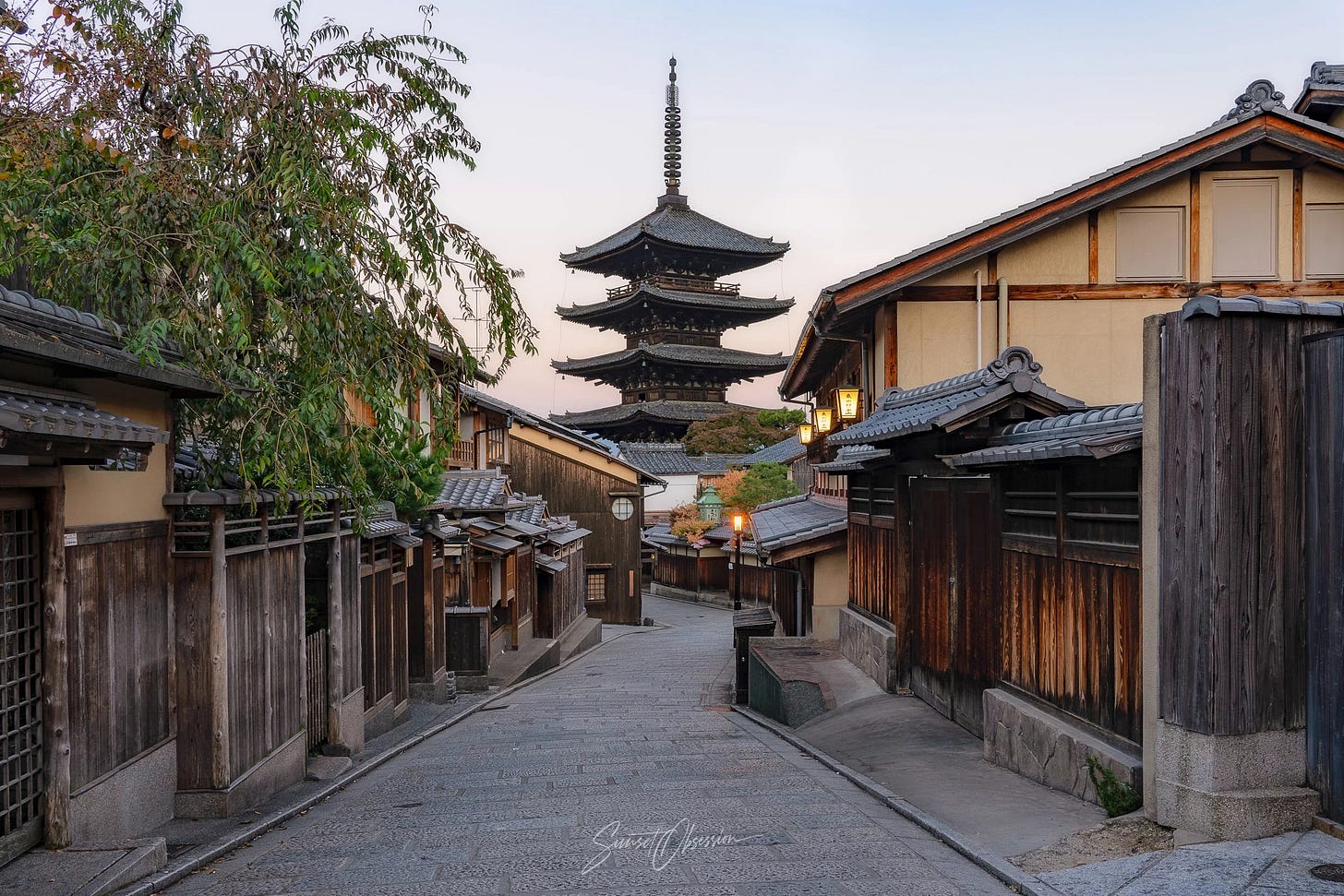 Higashiyama district is a famous photography area in Kyoto