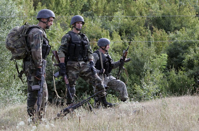 Georgian%20soldiers%20observe%20terrain%20near%20Gori,%20Georgia%20northwest%20of%20capital%20Tbilisi.%20%C2%A9%20AP Georgian%20soldiers%20observe%20terrain%20near%20Gori,%20Georgia%20northwest%20of%20capital%20Tbilisi.%20%C2%A9%20AP