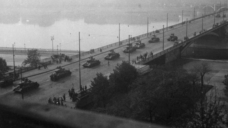 1956. november 4-én jöttek be a szovjet csapatok tankokkal, és Kádár János. : r/hungary 1956. november 4-én jöttek be a szovjet csapatok tankokkal, és Kádár János. : r/hungary