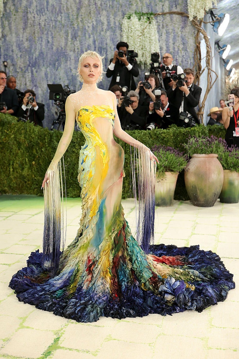 Emma Chamberlain veste Mugler l Met Gala 2026 — Foto: Getty Images