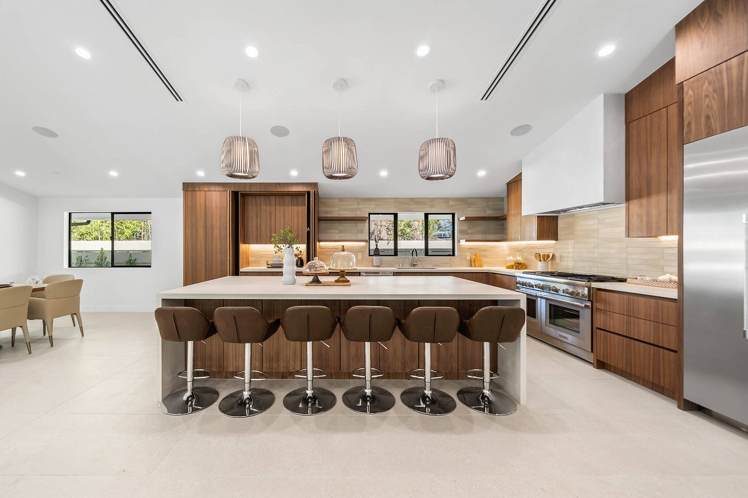 Luxury Kitchen Design in Los Angeles in 2025 - Greenworks ...