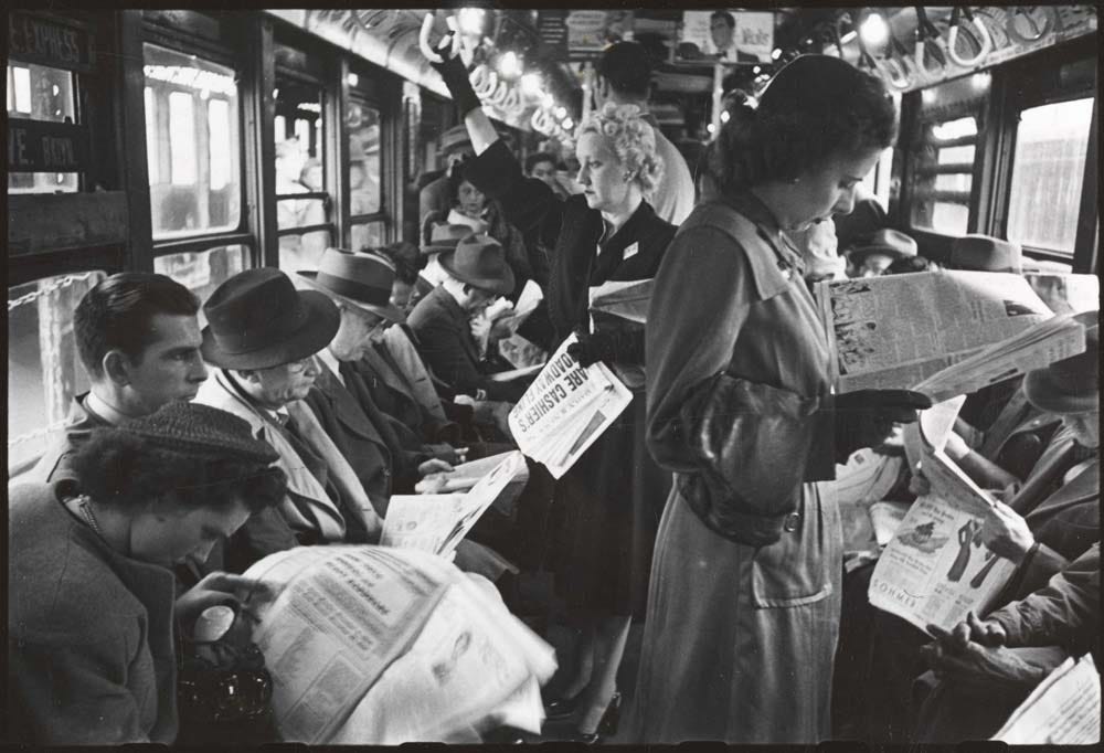 Stanley Kubrick photographs "People Of The New York Subway" reading  newspapers (1946) : r/OldSchoolCool