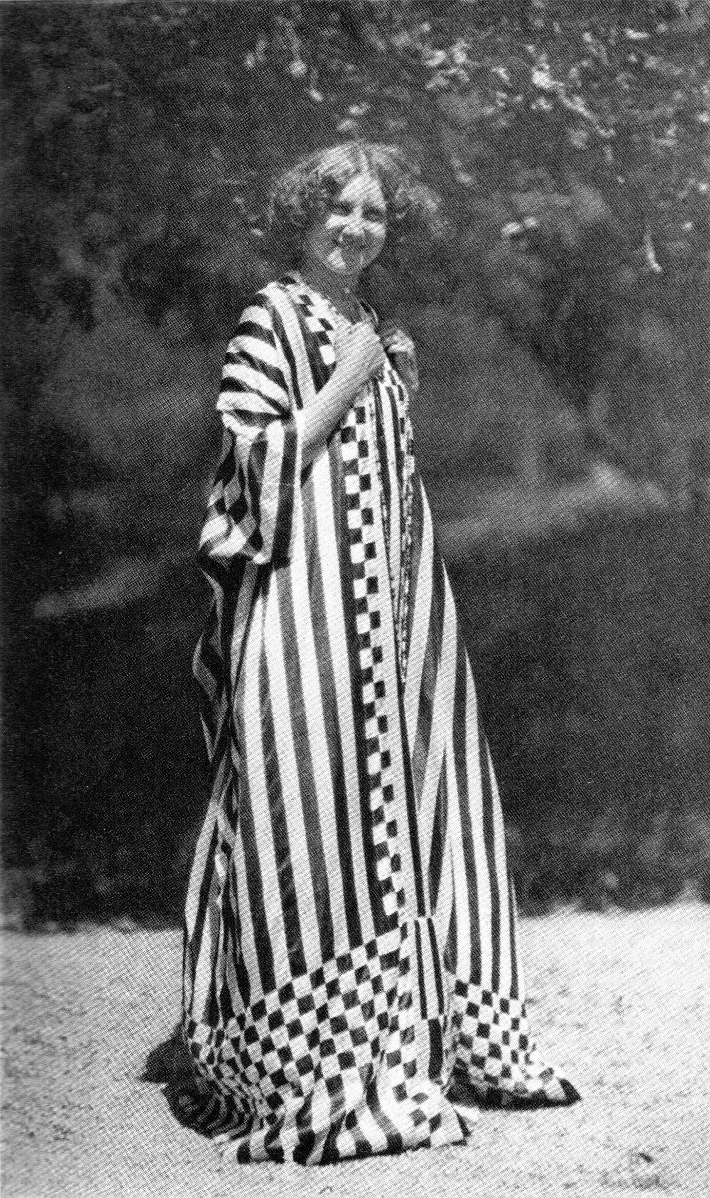 Gustav Klimt and Emilie Flöge, around 1909. Photograph by Heinrich Böhler. Austrian National Library.