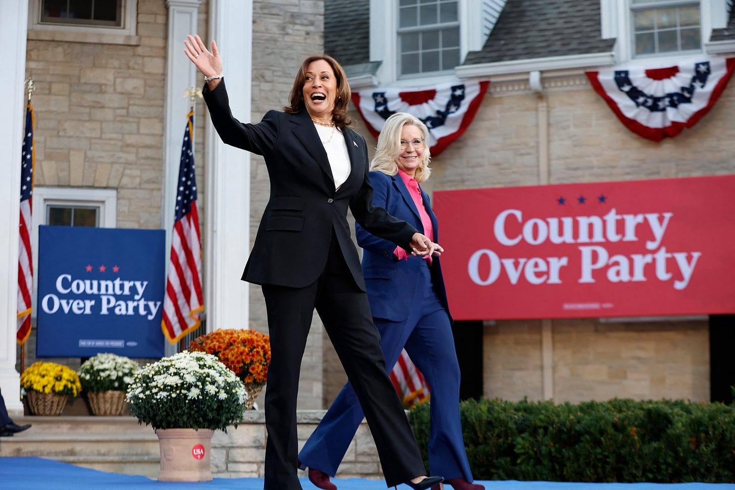 Harris, Cheney work to sway undecided voters, GOP women in 3 battleground  states - ABC News