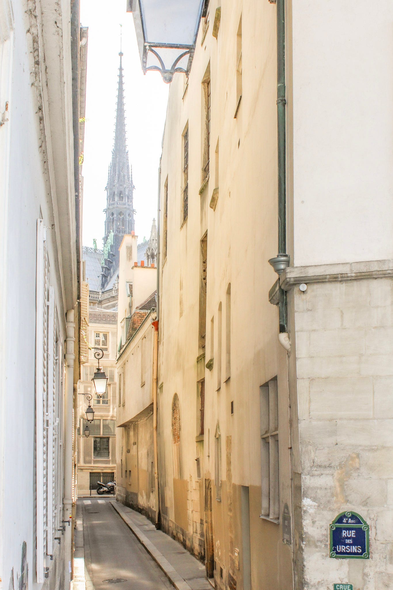 Narrow Rue des Ursins with a view toward Notre-Dame’s spire on Île de la Cité