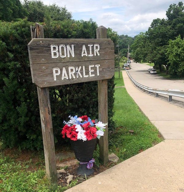 Wooden sign welcoming people to Bon Air Parklet.