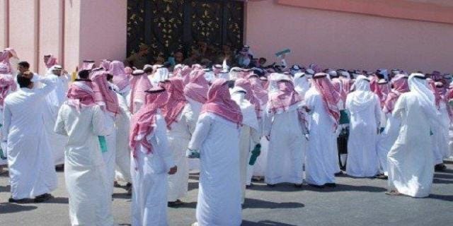 صحيفة سعودية تنتقد قرارات وزارة العمل وتقول رفعت نسب البطالة بين السعوديين  | المشهد اليمني