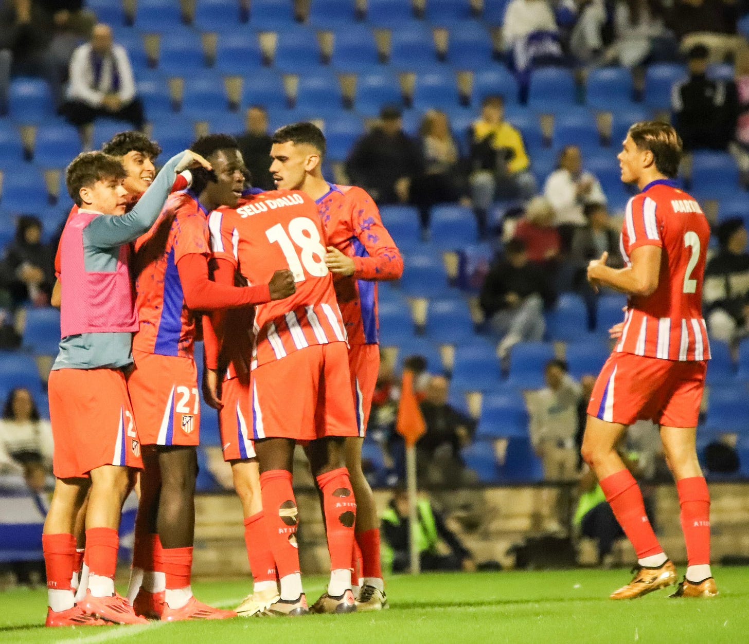 Jugadores del Atlético B celebrando el primer gol en el Rico Pérez Jugadores del Atlético B celebrando el primer gol en el Rico Pérez
