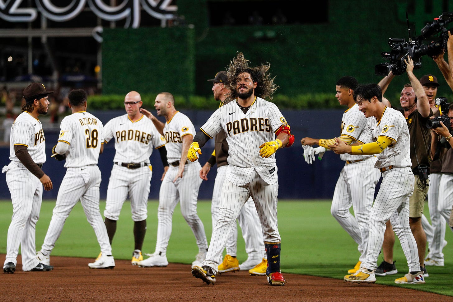 Alfaro's 2-run single in 9th rallies Padres past Dbacks, 6-5 - The  Washington Post