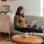 Le fantôme dans le canapé