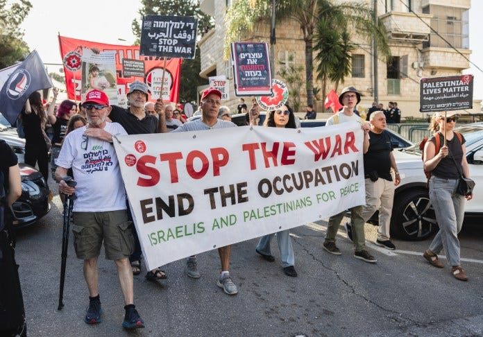 Demonstranter marsjerer gjennom gatene i Haifa og krever en slutt på Israels krig mot Gaza, 31 mai 2025. (Yahel Gazit) Demonstranter marsjerer gjennom gatene i Haifa og krever en slutt på Israels krig mot Gaza, 31 mai 2025. (Yahel Gazit)