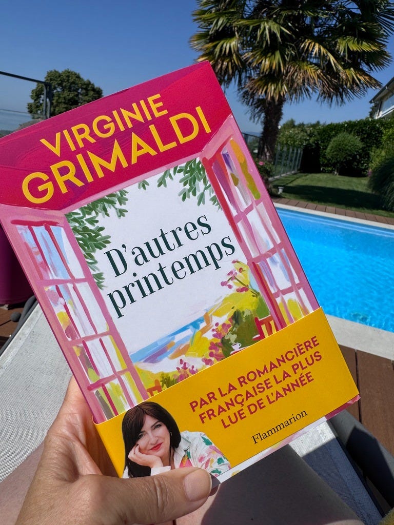 VIRGINIE GRIMALDI au bord de la piscine de sacheen