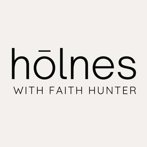 hōlnes with Faith Hunter