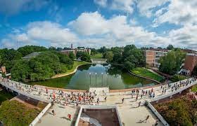 Students on library bridge from above | Clemson University s… | Flickr