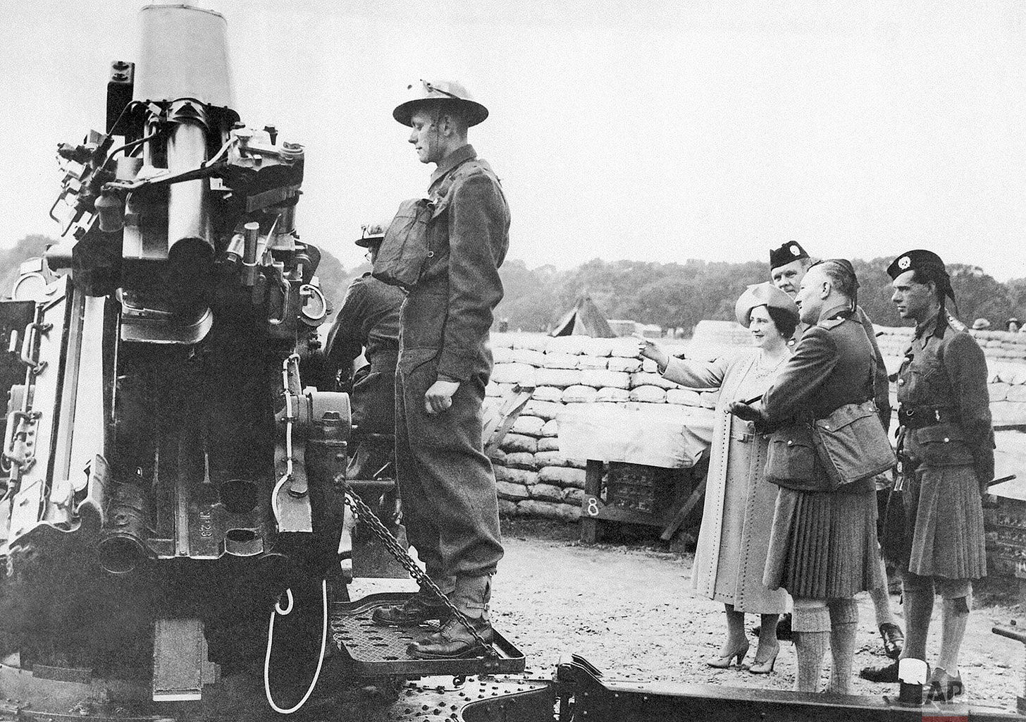 Queen Elizabeth inspects a Scottish anti-aircraft unit in a London park on August 7, 1940, ready to defend the capital against incoming Nazi air raids during the intense Battle of Britain. Queen Elizabeth inspects a Scottish anti-aircraft unit in a London park on August 7, 1940, ready to defend the capital against incoming Nazi air raids during the intense Battle of Britain.