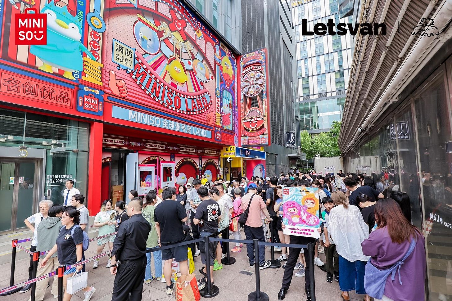 Long queue outside Miniso Land Beijing storefront, colorful facade and barriers signal high-demand Wakuku release day. Long queue outside Miniso Land Beijing storefront, colorful facade and barriers signal high-demand Wakuku release day.
