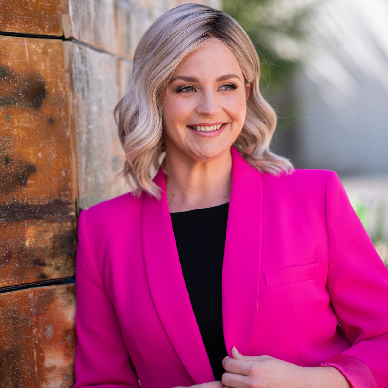 Behind the Curtain with Amanda Rose logo