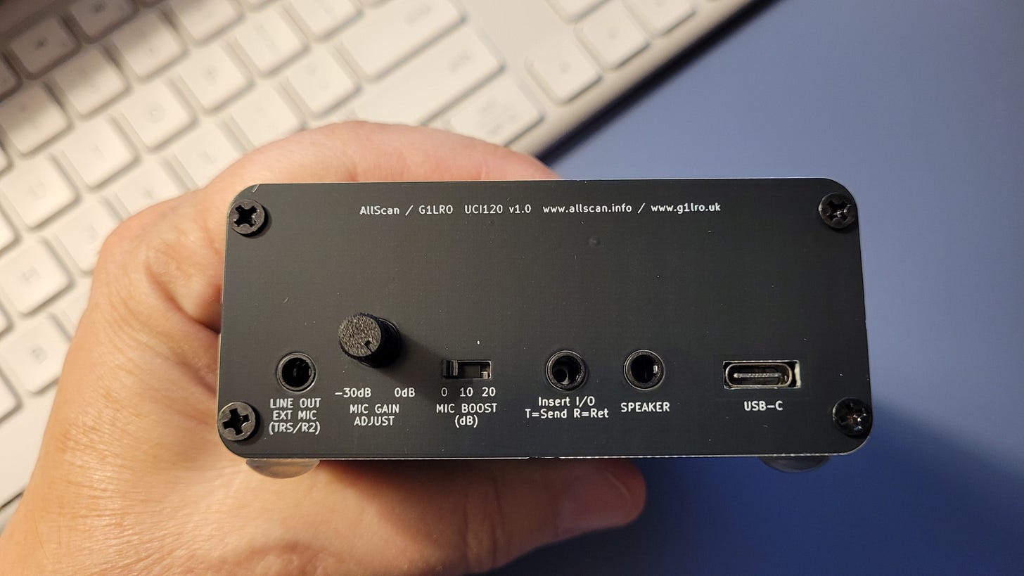 UCI120 back panel