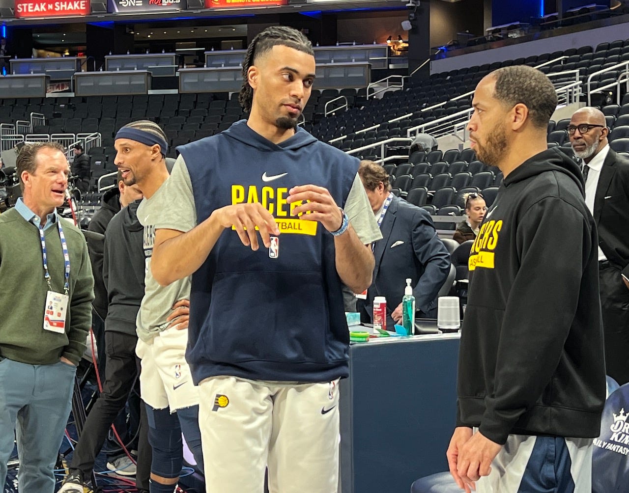 Jordan Nwora talks with Pacers player development coach Jannero Pargo before a game.
